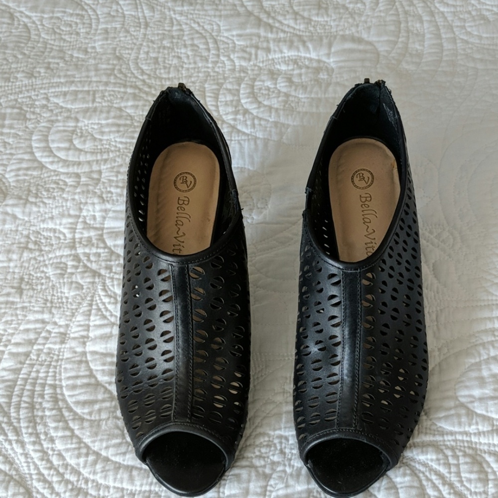 Black shoetie